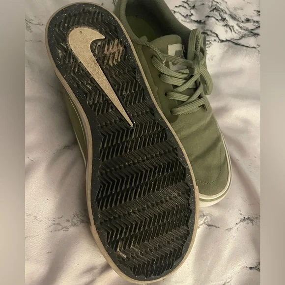 Nike SB Shoes - Picture 2 of 3